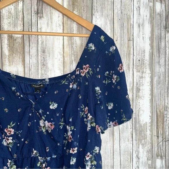 Torrid Floral Babydoll Blouse 1X Navy Blue Lace Up High Low Tunic Flowy Plus - Picture 4 of 8